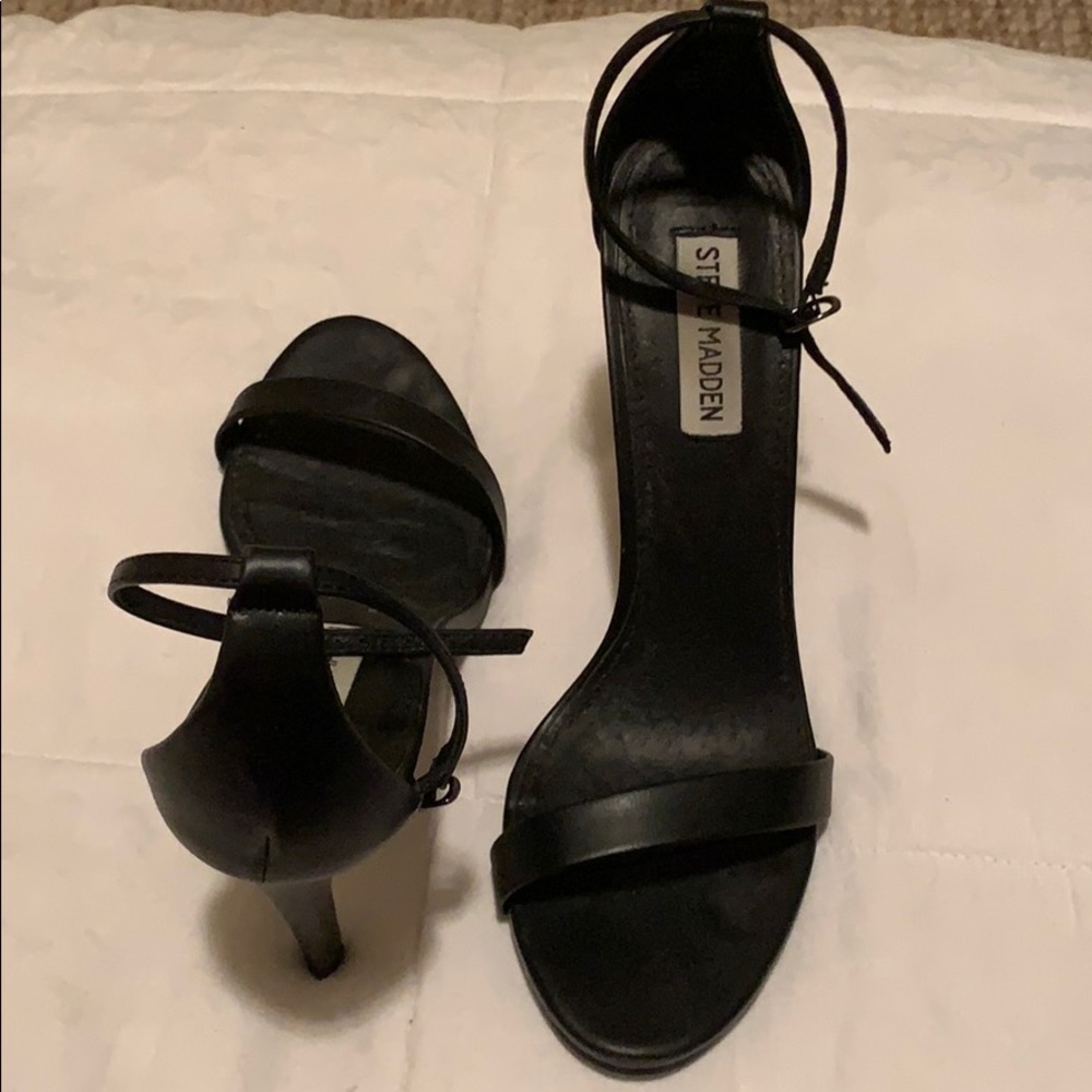 Steve Madden black ‘Stecy’ heels